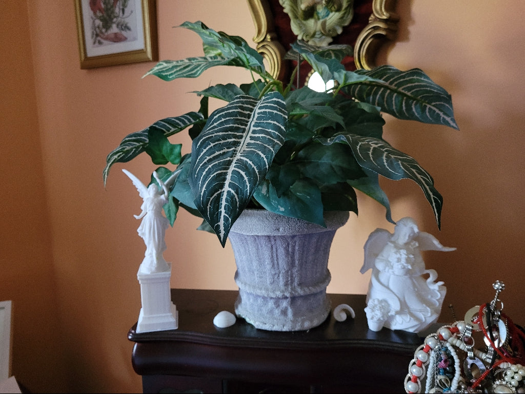 Angel carrying a bouquet of flowers statuette