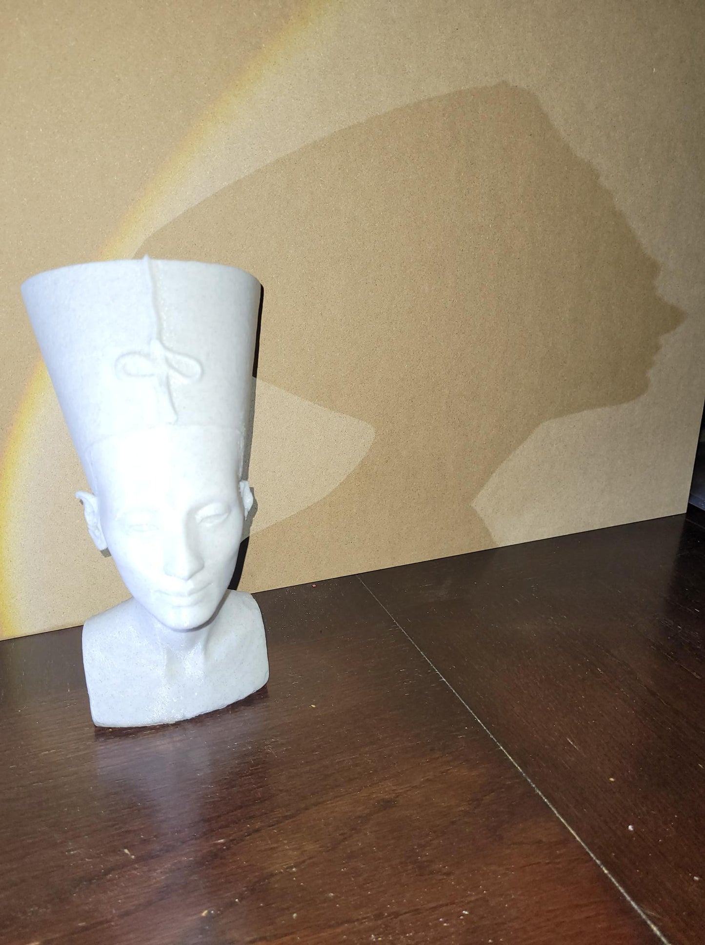 Reproduction de la statuette de Néfertiti en imitation pierre, granit.