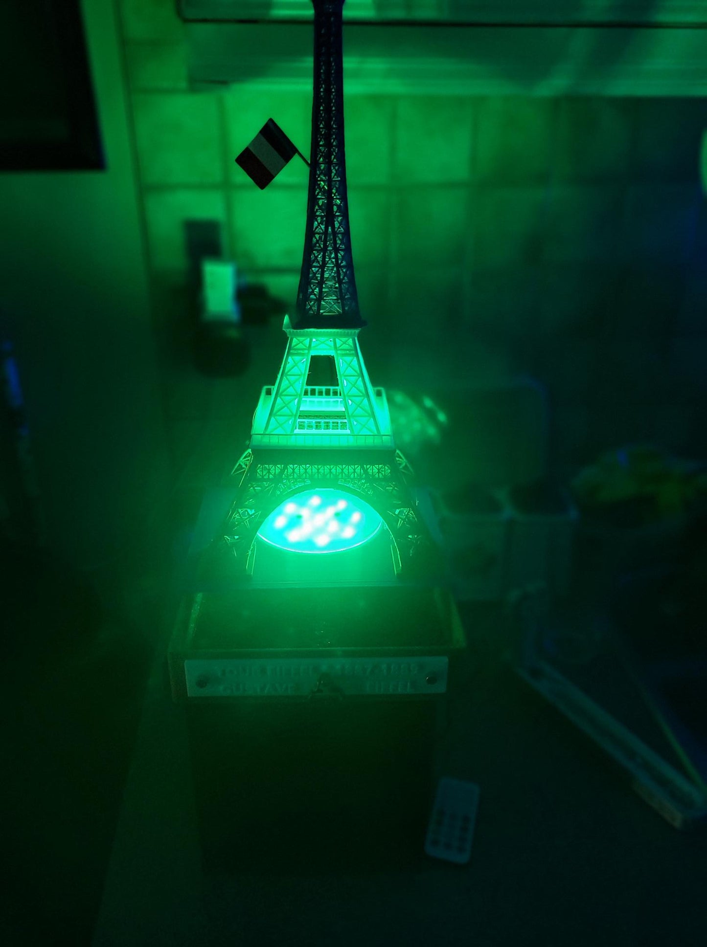 Eiffel Tower Pro Deluxe