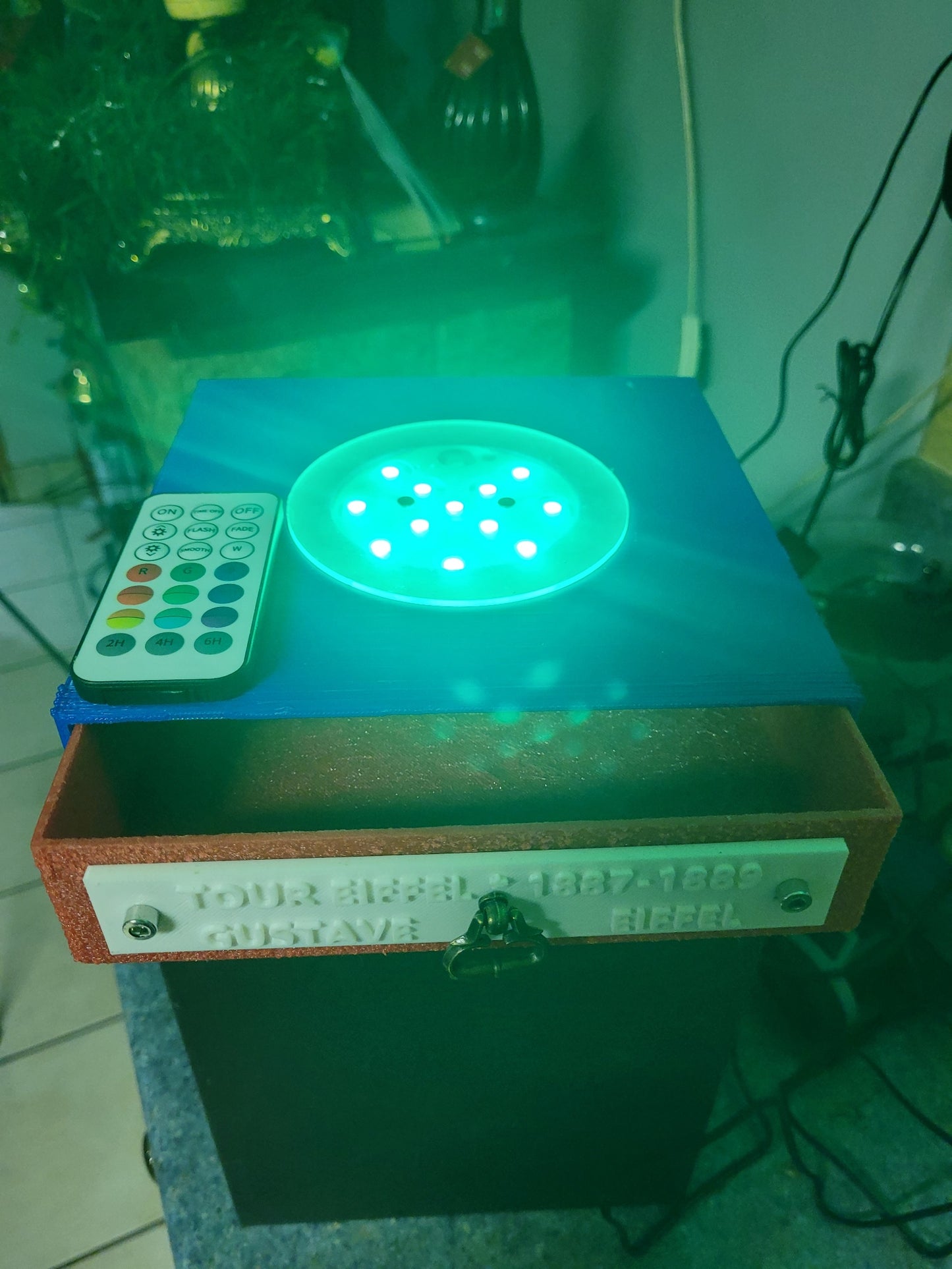 Eiffel Tower Pro Deluxe