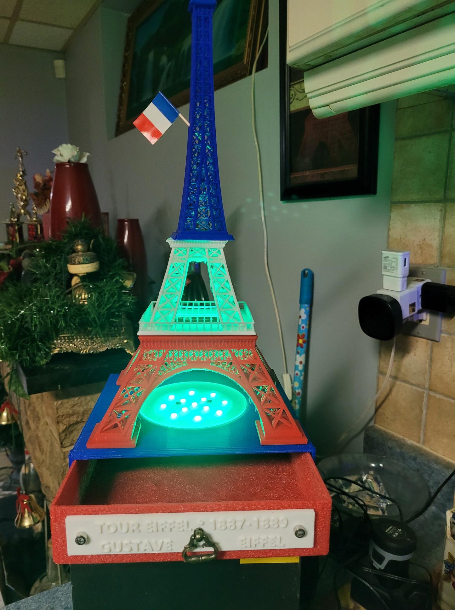 Eiffel Tower Pro Deluxe