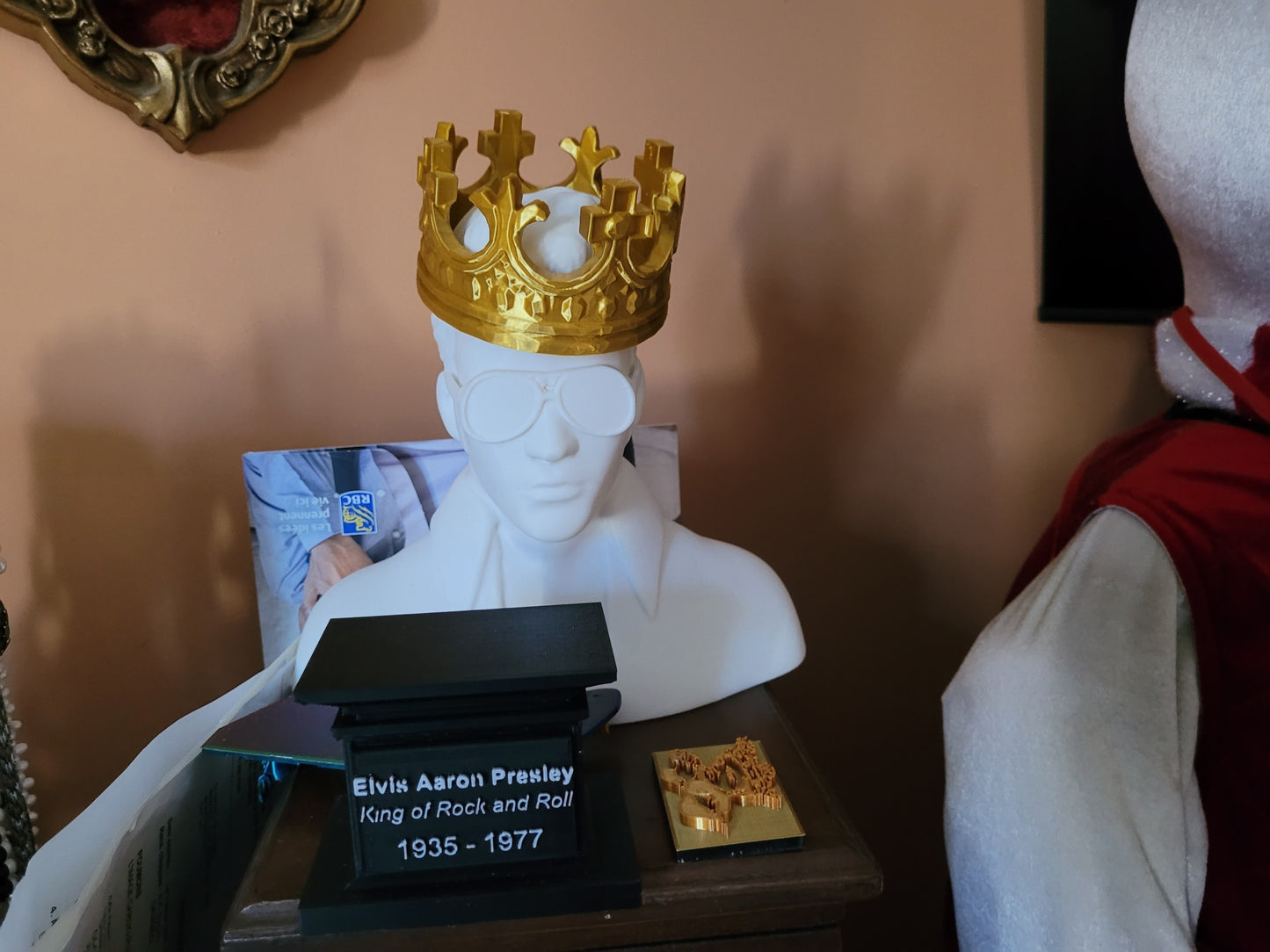 Elvis Presley statuette